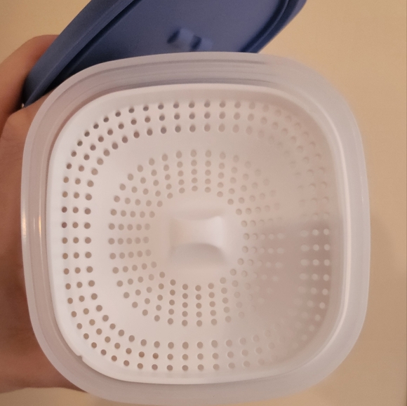 NEW - Tupperware 8-cup/2 L lightweight pitcher - Picture 6 of 8